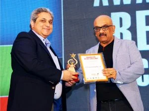 ETP-recieving-the-Retail-Leadership-Award-300x223.webp